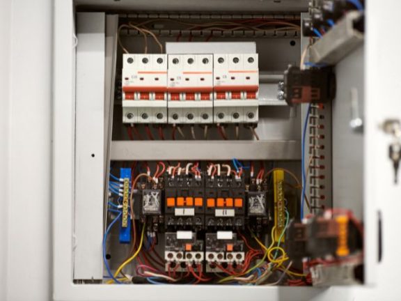 5-warning-signs-your-circuit-breaker-needs-repair
